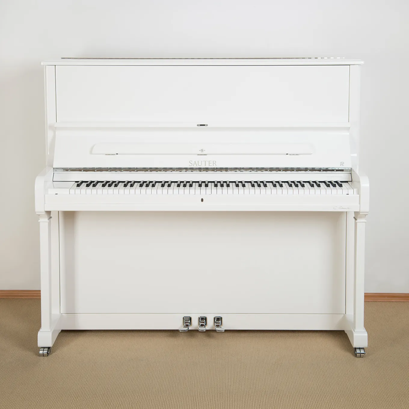 Klavier Competence in wei&szlig;er Optik